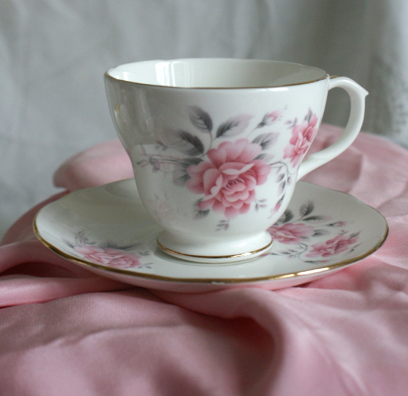 Duchess Fine English Bone China Cup And Saucer Pink Roses 9050