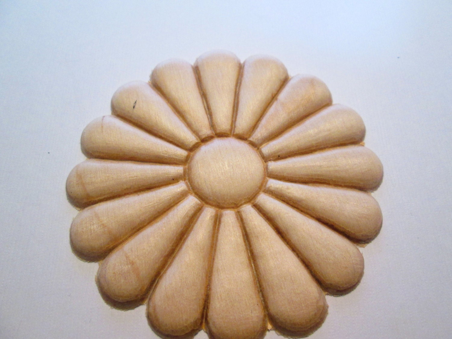 Round wood applique rosette focal