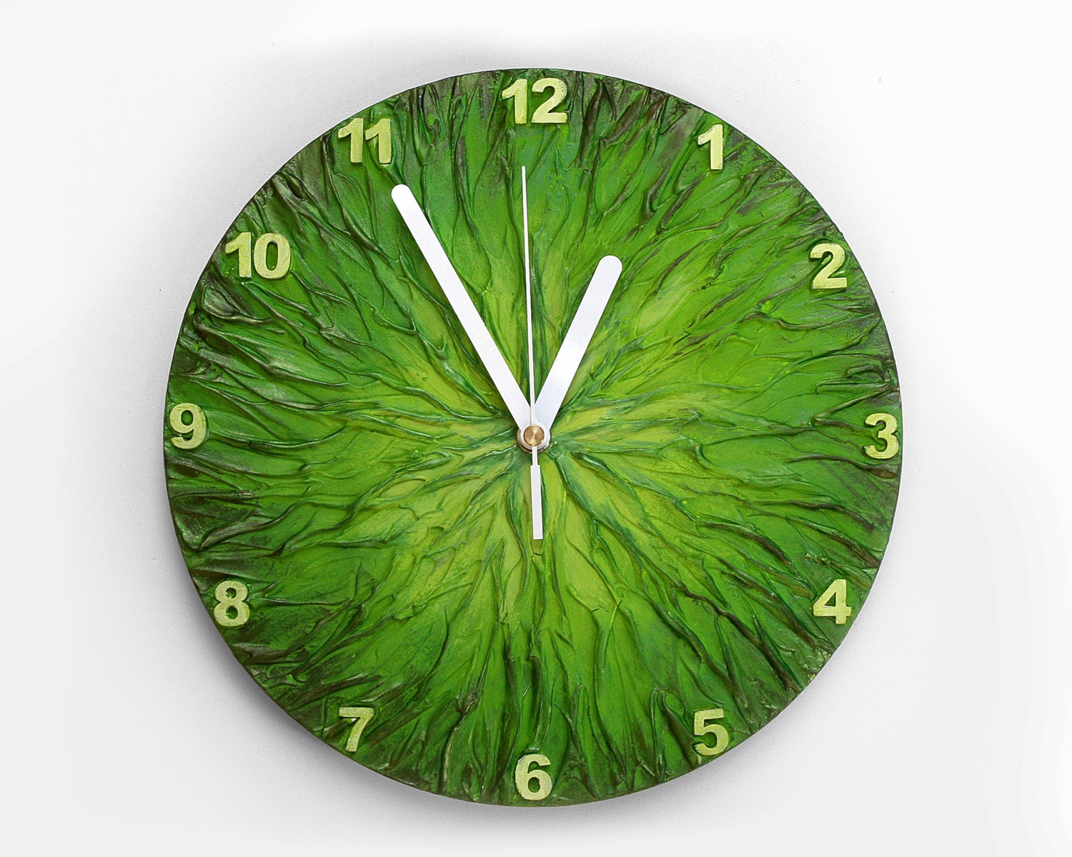 Часы в грине. Часы настенные. Настенные часы, зеленый. Часы зеленые. Часы настенные листья.