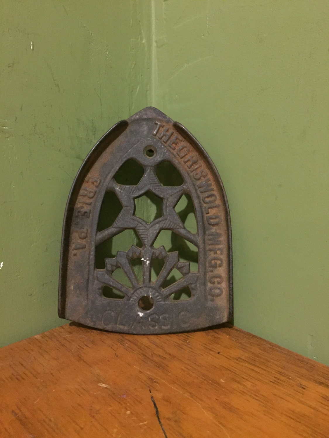 griswold sad iron trivet cast iron