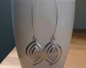 Matte silver oval eye earrings