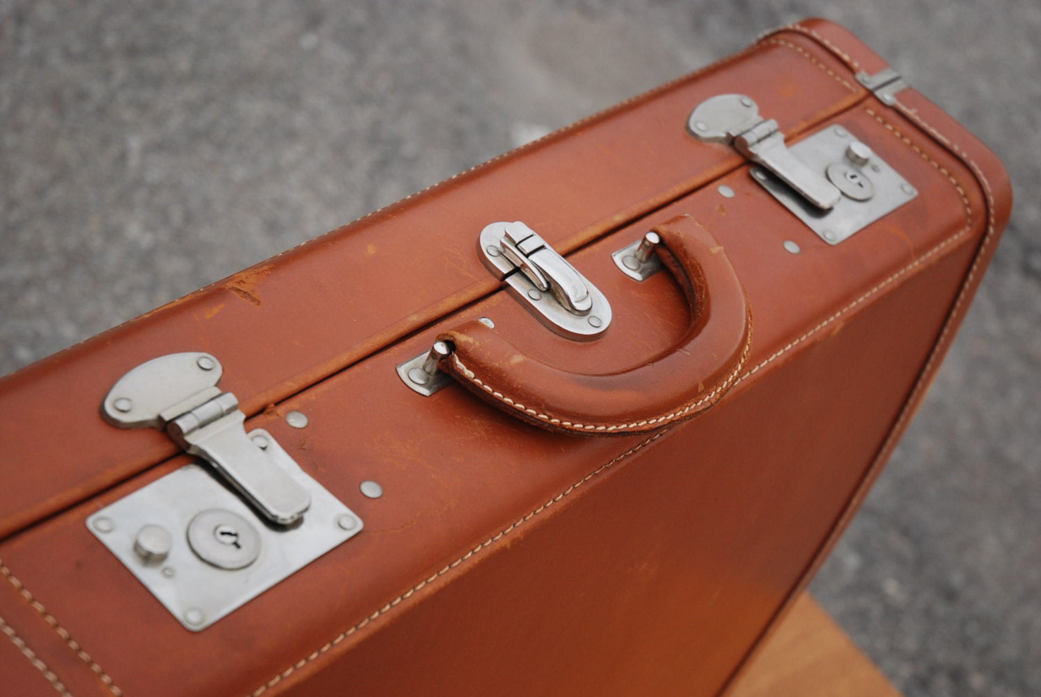 Vintage Victor Luggage / Leather / made in England / Legge