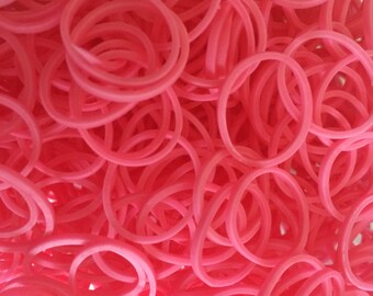 Pink ** Rainbow Loom Bands Refill. 600 bands & 24 c-clips. Guaranteed authentic. Latex-free.