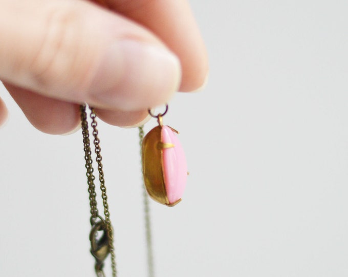 SALE! Cute and charming pendant // Romantic Collection // Fashion, Style, Beauty // Soft, Pastel, Cute // Pink