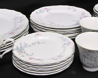 Royal Doulton Calais Set of 32 Dinnerware Plates, Cups, Saucers