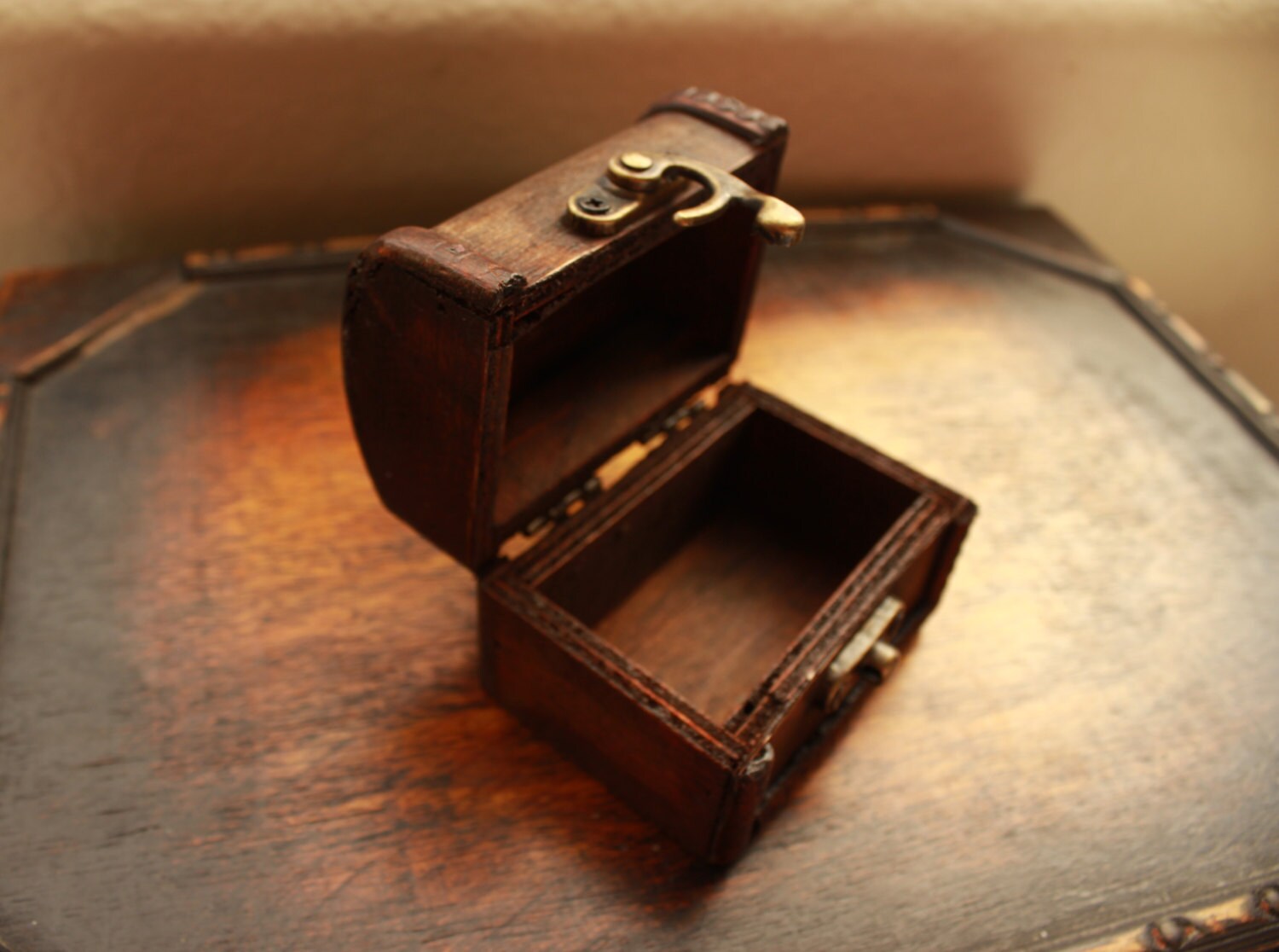 Jewelry gift box Upgrade Treasure chest gift box Dark or