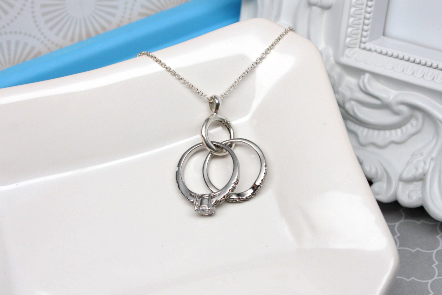 Ring Holder Necklace with Circle Clasp Round Ring Saver
