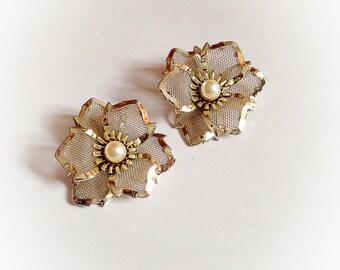 Vintage Gold Tone Flower Earrings Clip On Faux Pearl Center
