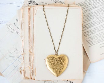 Gold Heart Locket Pendant Large Heart Necklace Valentine Locket Gift for Her Anniversary Gift Gold Heart Pendant Gift for Mom Vintage Locket