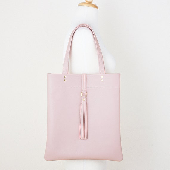 pink small shoulder bag