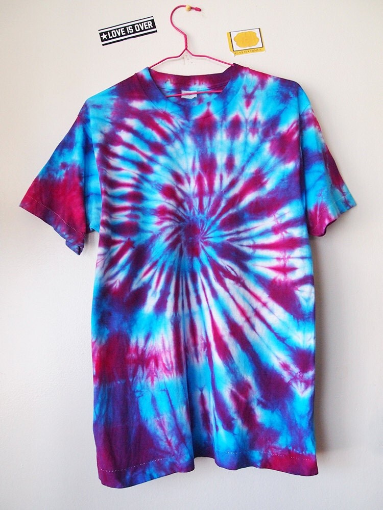 Vintage 90s Tie Dye Tshirt Blue and Purple Spiral 1990s Shirt