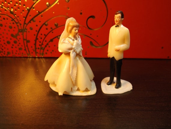 miniature bride and groom figures