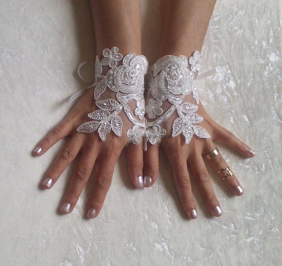 İvory Wedding Glove, ivory lace gloves, Fingerless Glove, embroidered with pearls bridal gloves, french lace gloves