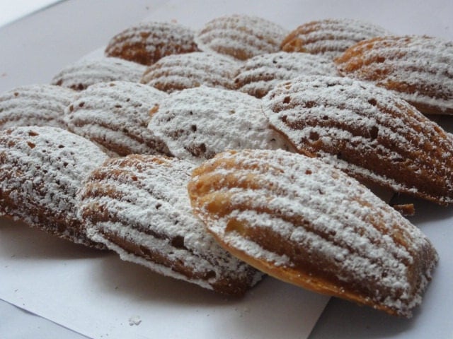 classic-french-madeleine-cookies12-madeleine-cookies