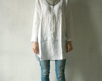 Linen tunic with long sleeves with metal snap closure, variety of colors