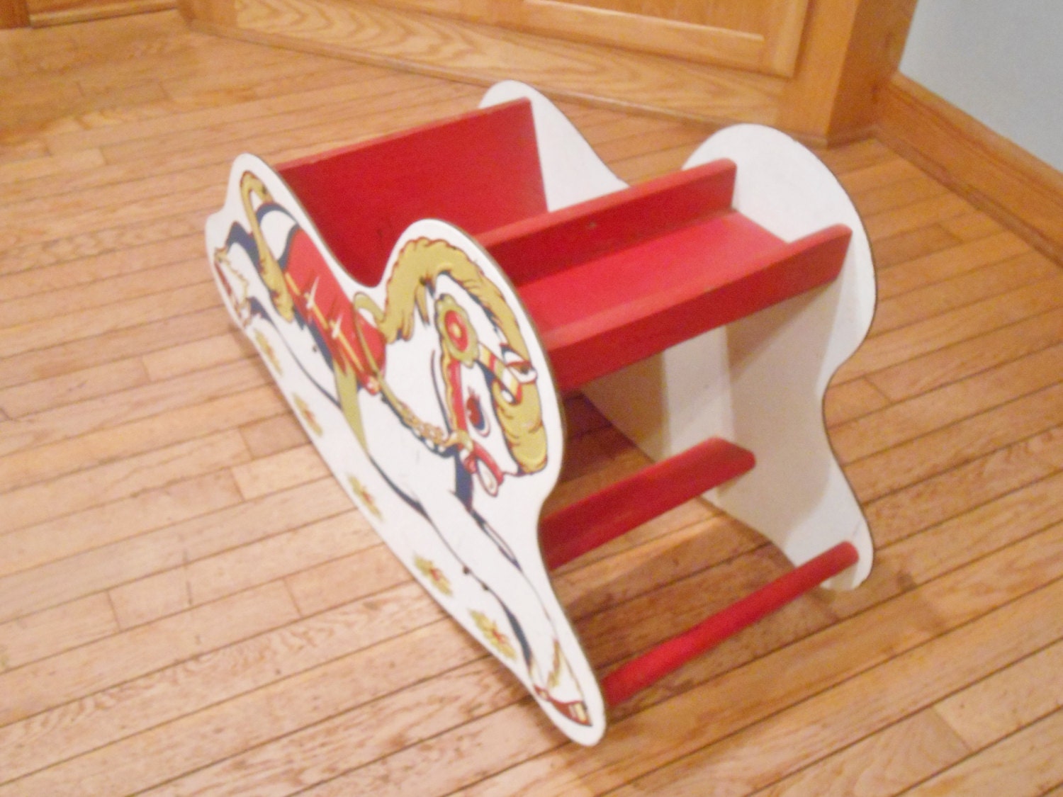 rocking horse with seat belt