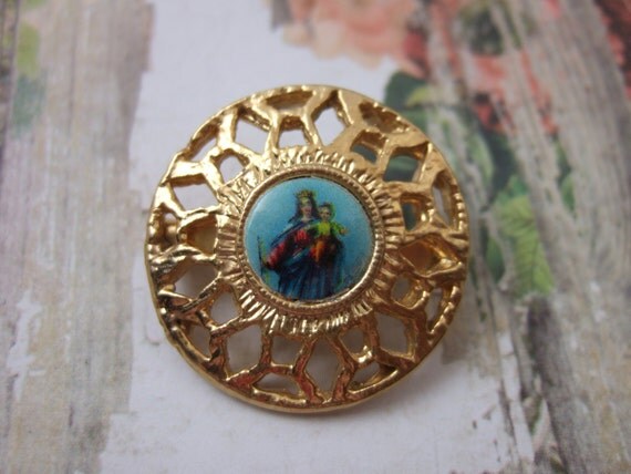 Vintage Catholic Brooch / Lapel Pin OUR LADY of VICTORY Gold