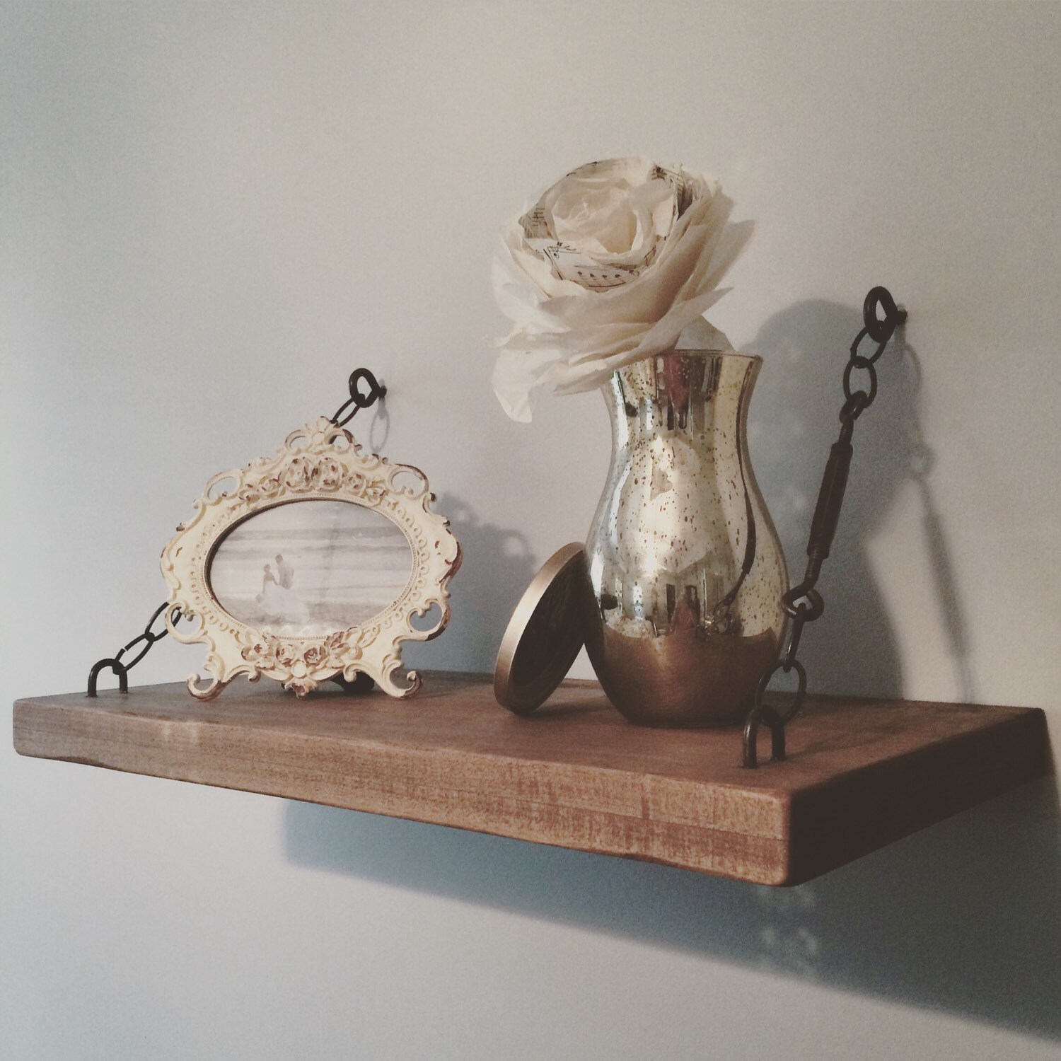 Chain and turnbuckle wall shelf