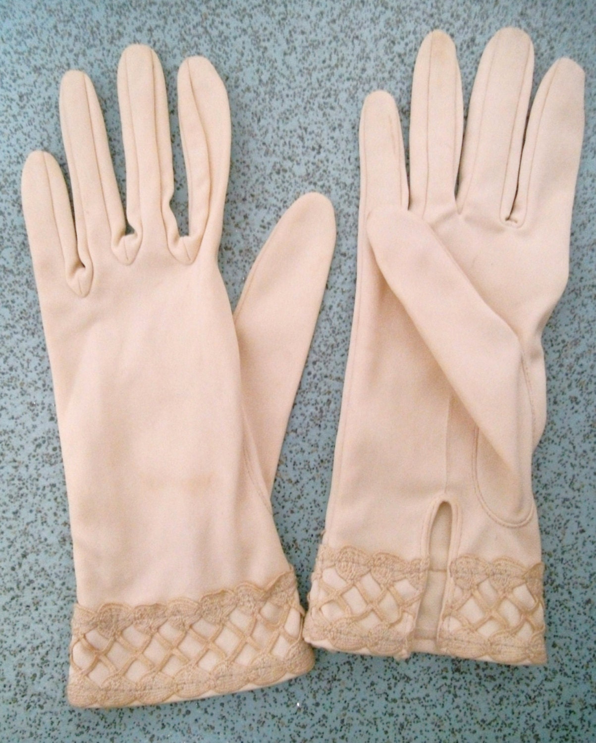 Vintage Ladies Dress Gloves. Off-white with Brocade Detail – Haute Juice