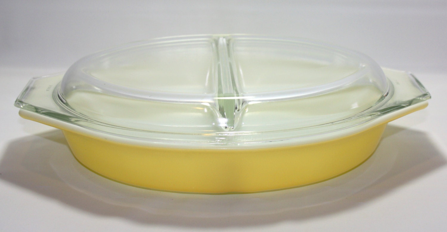 Pyrex 063 divided dish with cover 945 c, Yellow pyrex divided dish