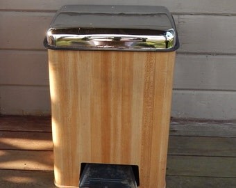 Lincoln BeautyWare Garbage Can / Trash Can / With Flip Top Lid