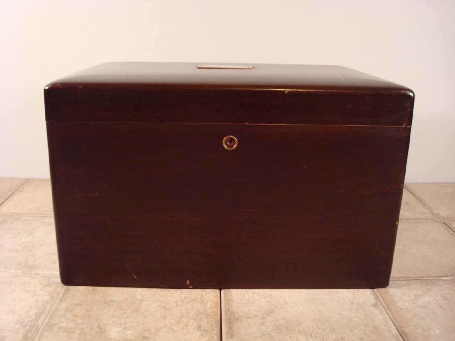 VERY nice and weighty large wood humidor with liner and hinged lid