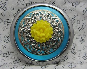 Compact Mirror The Big Yellow Flower Comes With Protective Pouch