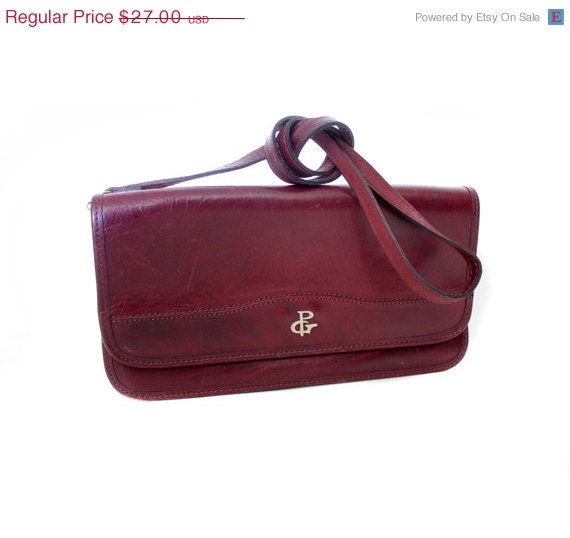 ON SALE Vintage purse  small wine leather shoulder bag