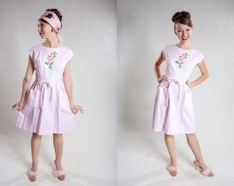 Vintage 1950s Pink Swirl Dress - Embroidered Flower - Pastel Summer Fashions