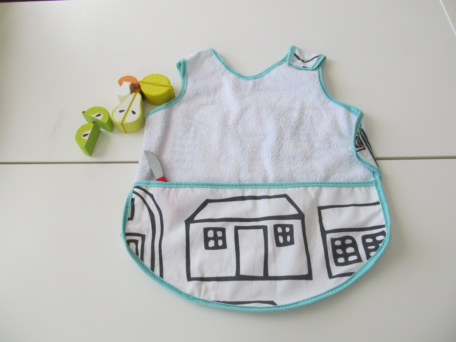 Toddler design apron for art projects and more with by orloSubito