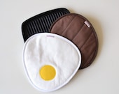 juicy hamburger patty and fried eggs potholders - fun potholders - grill bbq kitchen potholders - foodie gift - host gift - fathersday gift