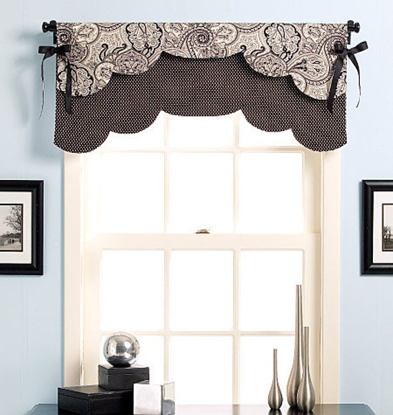 Custom scalloped edge reversible valance