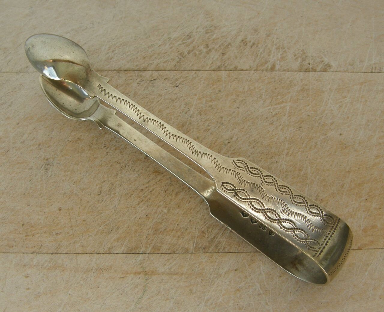 SILVERPLATE SUGAR TONGS English Victorian 6″ Wriggle Pattern 4