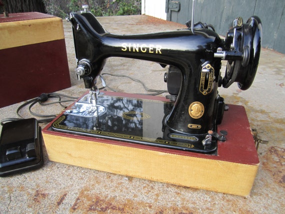 Vintage Singer 99k Sewing Machine