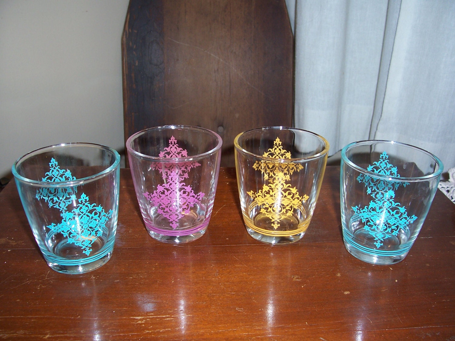 Vintage SOUR CREAM GLASSES...Lace Design... Pretty....4 Half