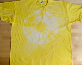 tie dye on a yellow shirt