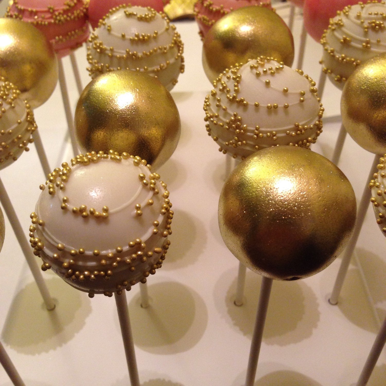 24 Gold and swirl cake pops