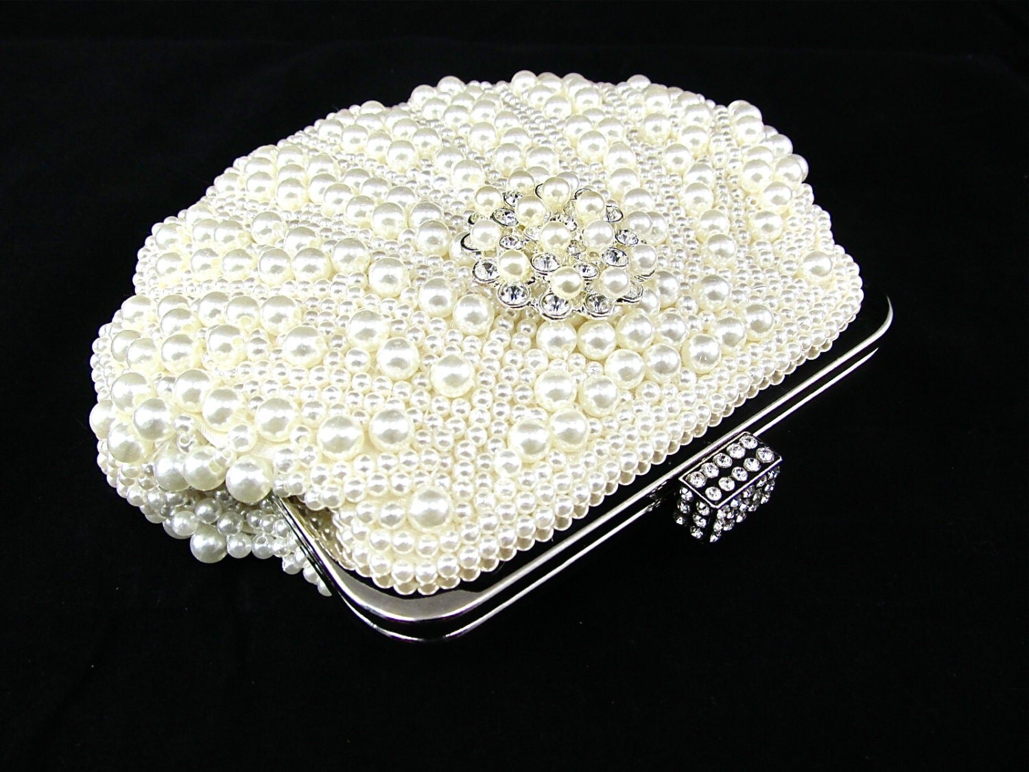 pearl shell clutch