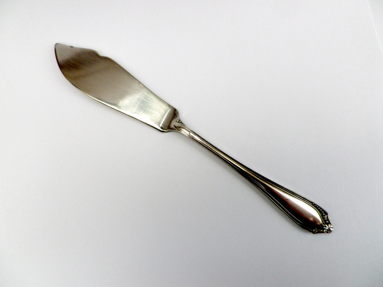 Silver plated butter knife Art Deco Jesmond style by Taingtiques