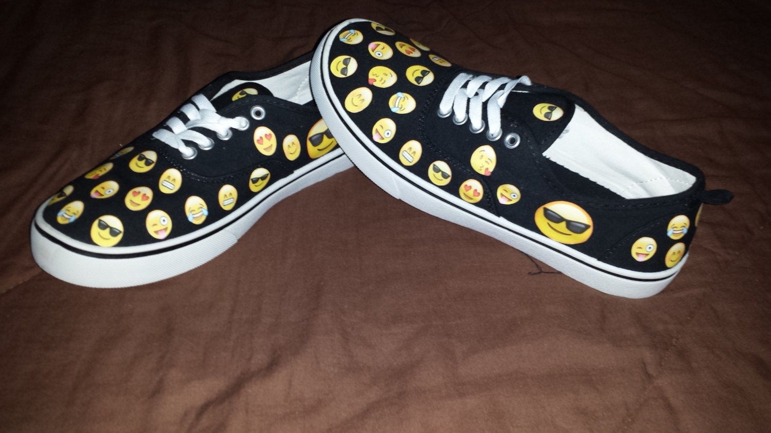 emoji shoes von Nadelra auf Etsy