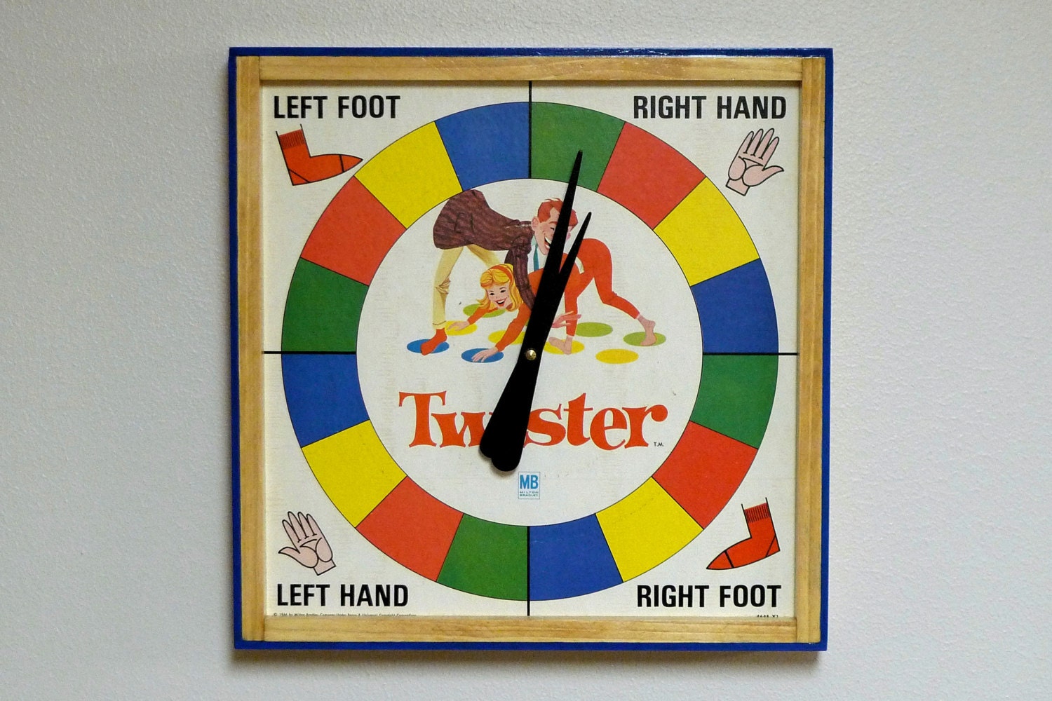 Vintage Twister Spinner Clock