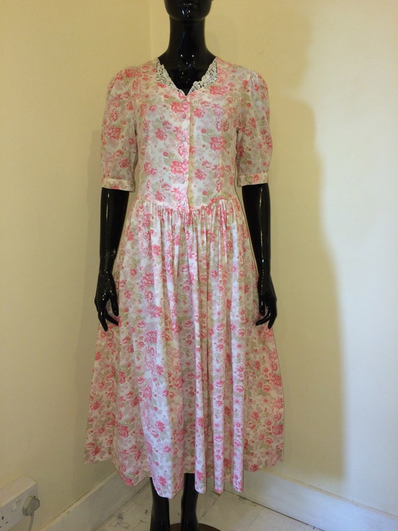 Laura Ashley 1980s Era Cotton Floral Lace Trim Dress Button