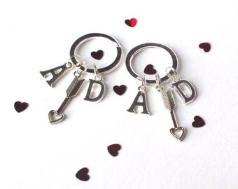 Personalised Engagement gift set - Cupid's arrow keychain set of 2 - Couples keyring set - 2 intial keychain - Couple gift - Wedding gift