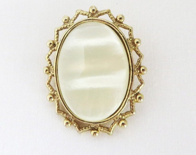 Vintage Cream Moonstone Oval Gold Tone Brooch