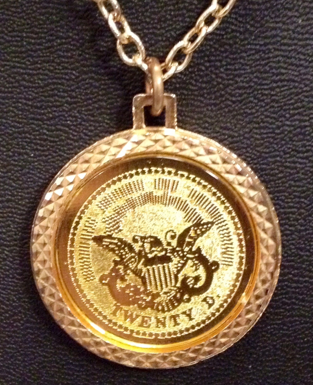 1976 Lady Liberty Bicentennial Coin Pendant Necklace in Gold