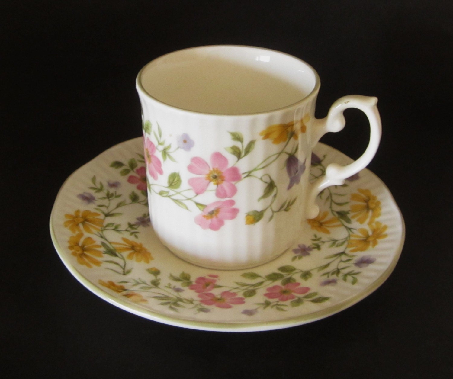 Vintage Elizabethan Staffordshire England Bone China Hand