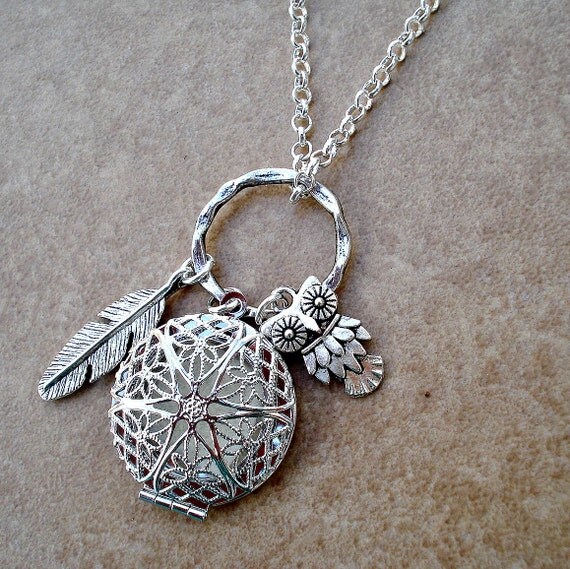 Aromatherapy Locket with a Feather and Owl Silver Filigree