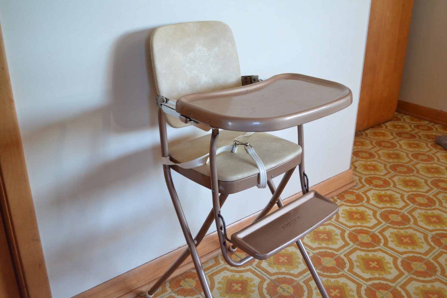 Vintage Cosco High Chair in Very Nice Condition Haute Juice