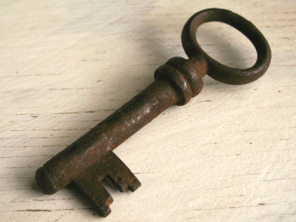 Vintage Skeleton Rusty Key Door Steampunk Brass Poland #007