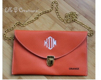 MONOGRAMMED CLUTCH/ Match your Oufit/ Bride/Bridesmaid/Best Friend/Gift Idea